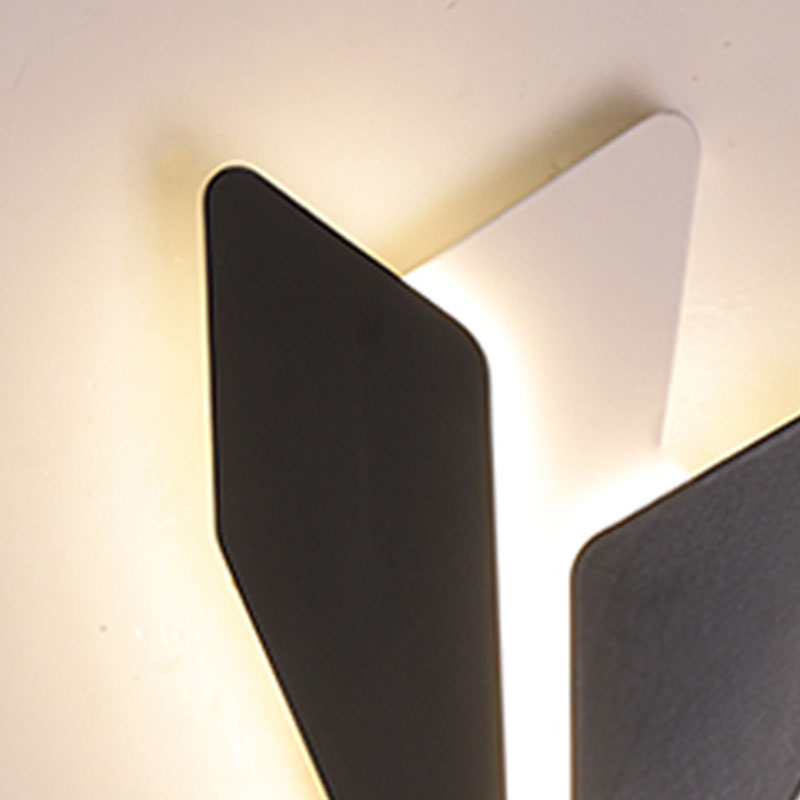 Дизайнерский настенный светильник неправильной формы из черных и белых металлических элементов ANTLERS фото #num#